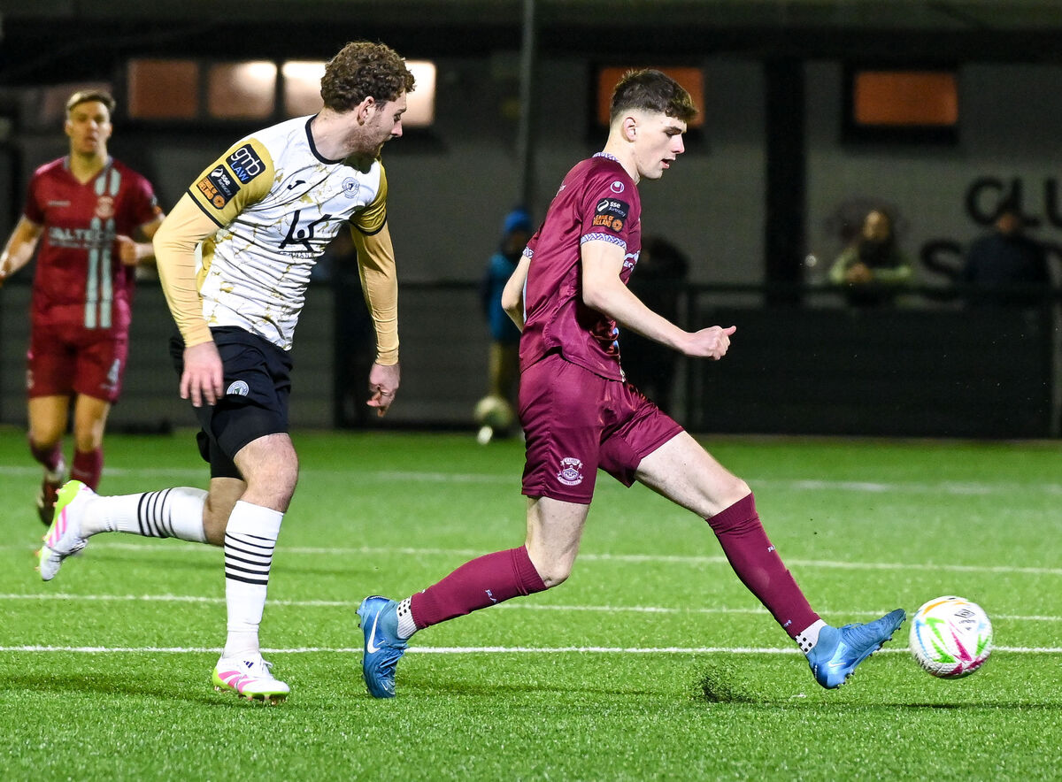  Cobh Ramblers' Kai O'Neill gets his pass away as Finn Harps' Max Hutchison closes in during their SSE Airtricity League Division 1 clash at St Colman's Park. Picture: David Keane.