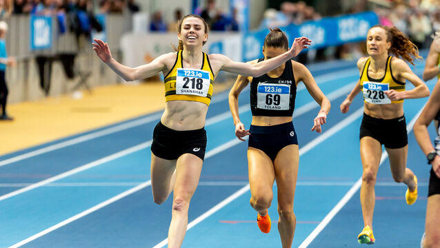 <p>Louise Shanahan holds off Zoe Toland to win the Women’s 3000m Final. Picture: INPHO/Morgan Treacy</p>