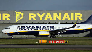78678053 Ryanair calls for two-drink limit at airport bars
