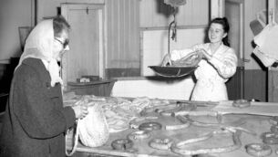 <p class="contextmenu internal_Caption">A customer at O’Reilly’s tripe and drisheen shop in Gurranabraher, Cork, in 1953. John Arnold today recalls mealtimes of his childhood</p>