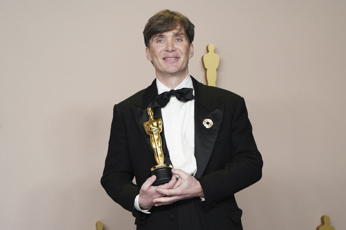 Cillian Murphy with the award for best performance by an actor in a leading role for "Oppenheimer" at the Oscars in 2024, at the Dolby Theatre in Los Angeles. Picture: Jordan Strauss/Invision/AP)